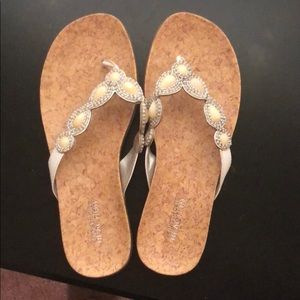 Kenneth Cole Reaction women’s flip flops